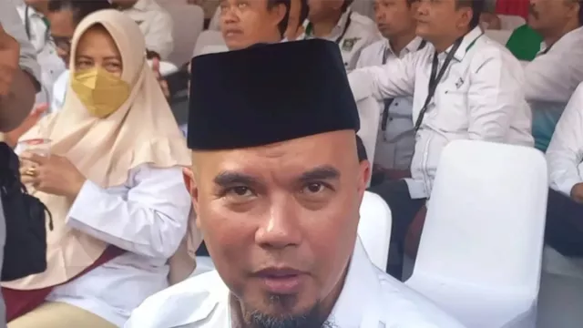 Artis Cewek Nafsu Nikahi Ahmad Dani, Syaratnya Ceraikan Mulan - GenPI.co BALI