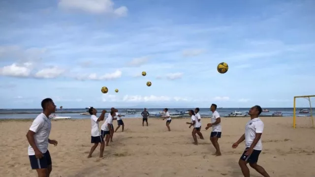 Pelatih Bali Bikin Indonesia Ramaikan AFF Beach Soccer - GenPI.co BALI