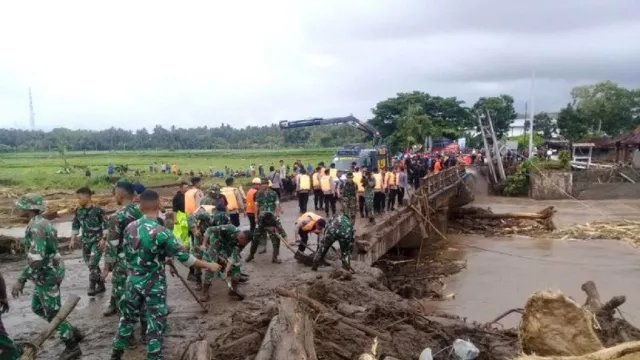 Jalan Denpasar-Gilimanuk Dibuka Usai Banjir Surut, Kata Polisi? - GenPI.co BALI