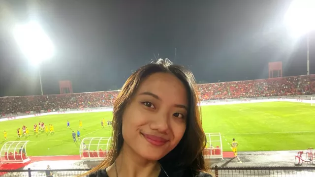 Dukung Bali United, Ini Kisah Lady Dewata Cantik Evelyn Kosasih - GenPI.co BALI