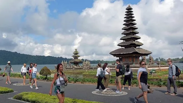 Jumlah Turis Australia Liburan ke Bali Turun, Rusia Naik - GenPI.co BALI