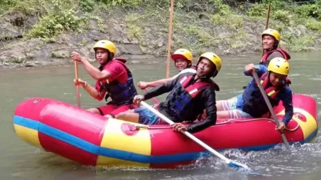 Banyak Sungai Berarus Deras, Pemkab Klungkung Bakal Jadikan Arung Jeram Wisata Baru - GenPI.co BALI