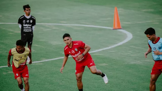 Gabung Latihan, Kadek Agung Kagum Kualitas Rumput Bali United - GenPI.co BALI