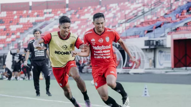 Tiba di Surabaya, Bali United Siap Hadapi Persebaya Surabaya - GenPI.co BALI