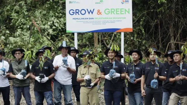 BRI Peduli Grow & Green Salurkan 2.500 Bibit Pohon Durian di Berau Kaltim - GenPI.co BALI