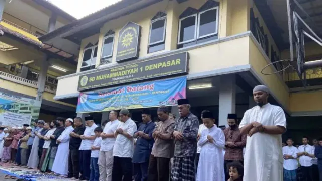 Ratusan Warga Laksanakan Salat Iduladha di Gedung Muhammadiyah Denpasar - GenPI.co BALI