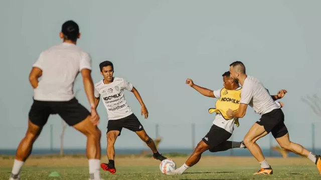 Bali United Kalah Beruntun, Teco Fokus Kembalikan Mental Pemain - GenPI.co BALI