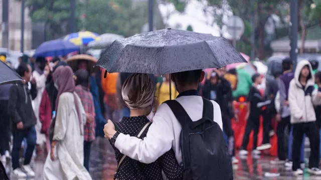 BMKG Keluarkan Peringatan Cuaca Terbaru Hari Ini, Warga Bali Wajib Sedia Payung - GenPI.co BALI