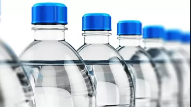 Botol Air Mineral yang Aman Diisi Ulang Harus Punya Kode Ini - GenPI.co BANTEN