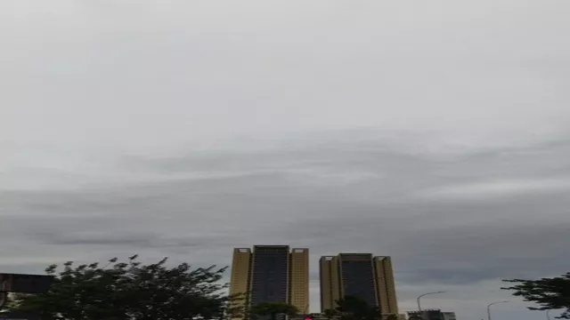 Cuaca Banten Berawan, BMKG: Waspada Gelombang 6 Meter - GenPI.co BANTEN