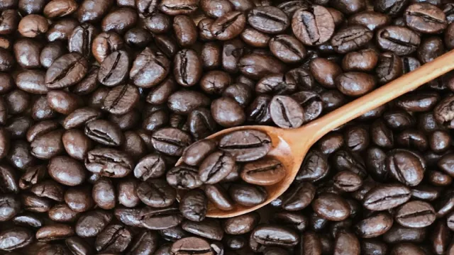 Yakin White Coffee Lebih Sehat dari Black Coffee? Ternyata - GenPI.co BANTEN
