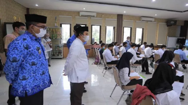 Wali Kota Tinjau Pelaksanaan Tes Psikologi di Job Fair Kelurahan - GenPI.co BANTEN