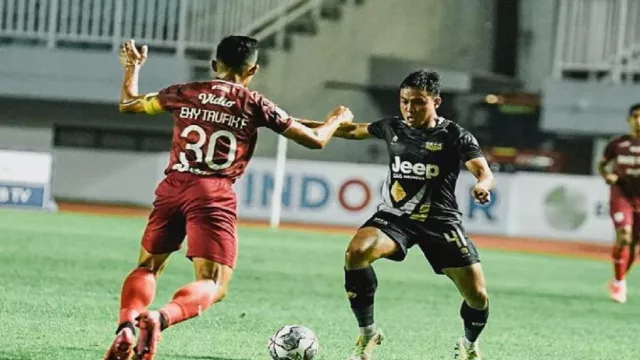 Dipaksa Tumbang, Dewa United Kalah Tipis 2-1 Kontra Persis Solo - GenPI.co BANTEN