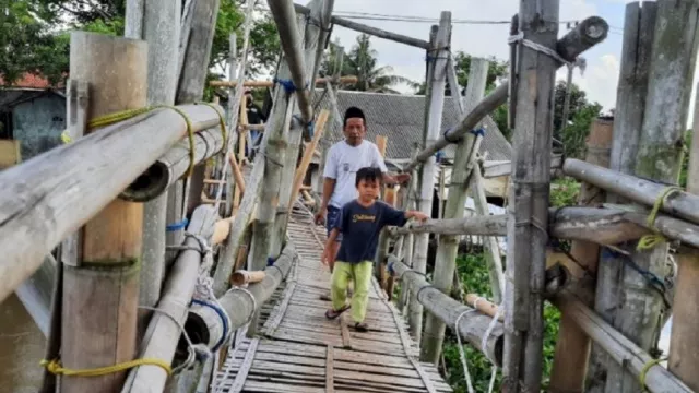Warga Kronjo Minta Bantuan Renovasi Jembatan, Kondisinya Miris! - GenPI.co BANTEN