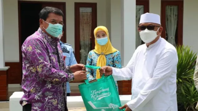 Tangerang Religius, Pemkab Salurkan Bantuan Bibit Ikan ke Ponpes - GenPI.co BANTEN