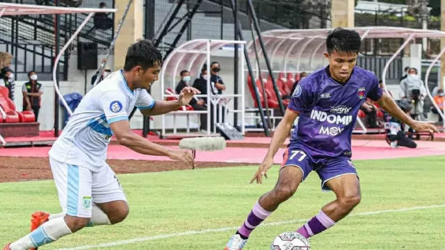 Pecah Telor Usai Kalah 4 Kali, Persita Cukur Gundul Persela 3-0, - GenPI.co BANTEN