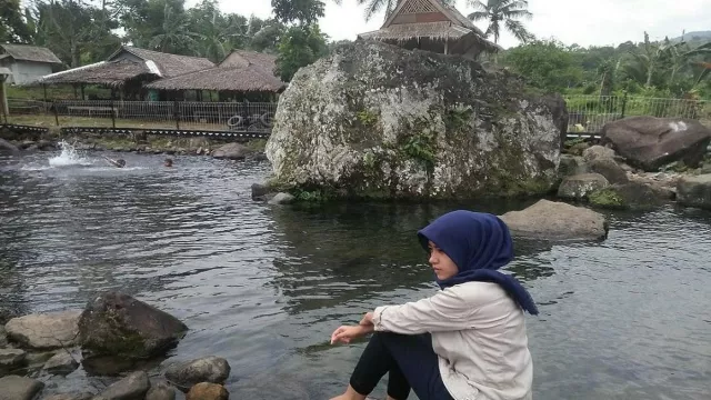 Pemandian Air Dingin Kaki Gunung Pulosari, Sensasi Mandi Air Es - GenPI.co BANTEN