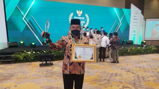 Baznas Banten Raih 2 Penghargaan di Baznas Award 2022 - GenPI.co BANTEN