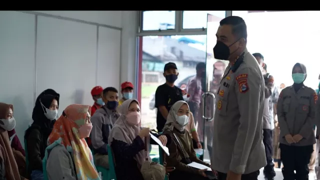 Polda Banten Gelar Vaksinasi Booster Keliling, Sebegini Targetnya - GenPI.co BANTEN