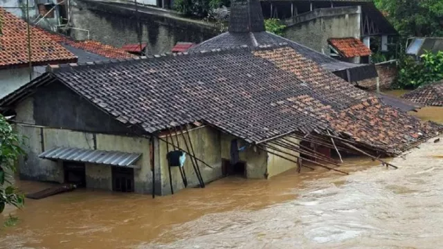 Hamdalah, 64 Titik Banjir di Kota Serang Mulai Surut - GenPI.co BANTEN