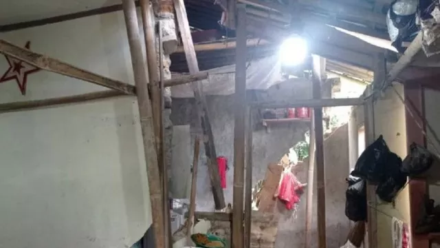 Waduh, 7 Rumah di Kampung Jampang Kuning Roboh Karena Tanah Gerak - GenPI.co BANTEN