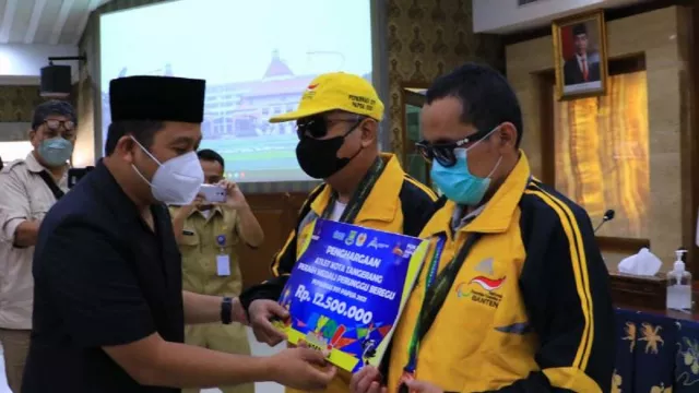 Walkot Tangerang Beri Hadiah untuk Atlet Berprestasi di PON Papua - GenPI.co BANTEN