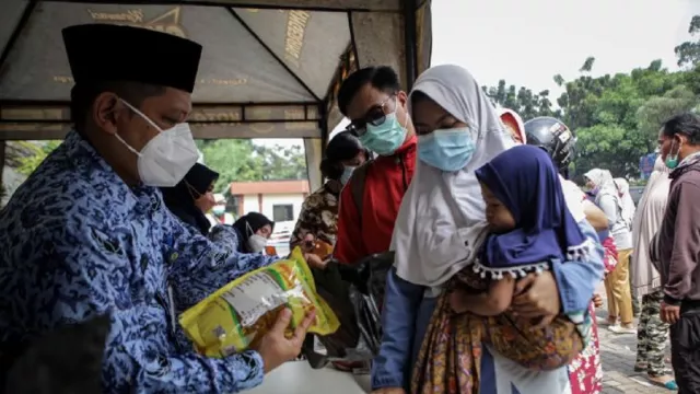 Jelang Ramadan, Pemkot Tangerang Salurkan 5 Ton Minyak Goreng - GenPI.co BANTEN