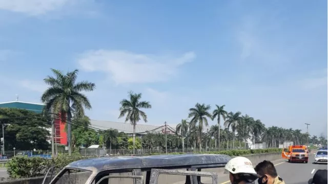 Mobil Terbakar di Tol Jakarta-Merak, Kerugian Puluhan Juta - GenPI.co BANTEN