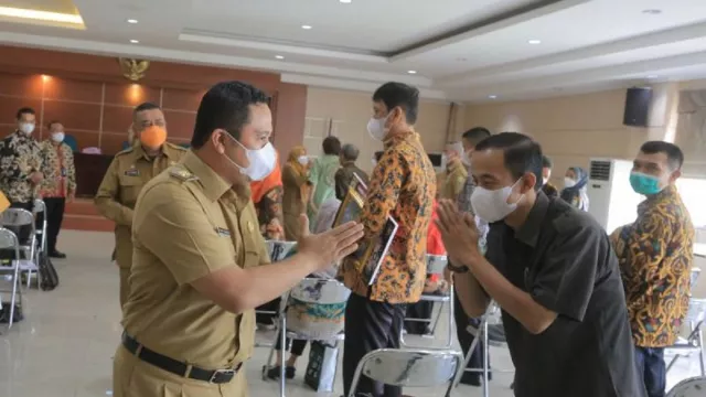 Walkot Tangerang Berikan Penghargaan ke Pelaku Industri dan UMKM - GenPI.co BANTEN