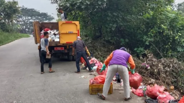 Jaga Kebersihan Lingkungan, Pemkab Siagakan 1.041 Pasukan Oranye - GenPI.co BANTEN