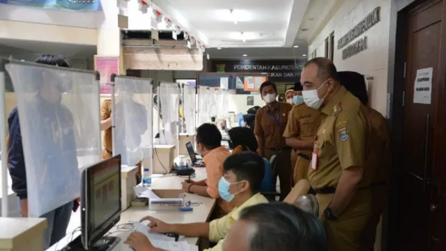 Hari Pertama Kerja, Bupati Tangerang Sidak Sejumlah Dinas - GenPI.co BANTEN