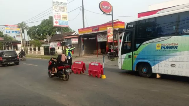 Pengendara Diminta Waspada, Polres Lebak Terapkan Sistem One Way - GenPI.co BANTEN