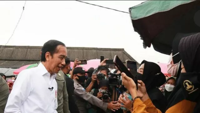 Bagikan Bansos untuk PKH, Begini Janji Jokowi Jika APBN Naik - GenPI.co BANTEN