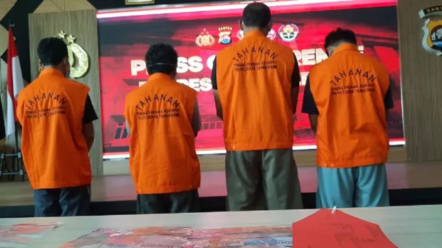 4 Tersangka Kasus Pungli PTSL di Tangerang Diamankan - GenPI.co BANTEN
