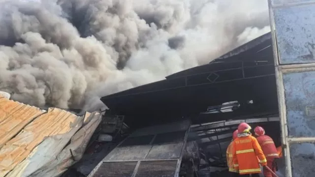 Kejadian Mengerikan, Pabrik Kebakaran di Tangerang - GenPI.co BANTEN
