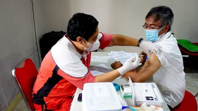 200 Nakes PMI Kota Tangerang Mendapat Vaksin Booster Kedua - GenPI.co BANTEN