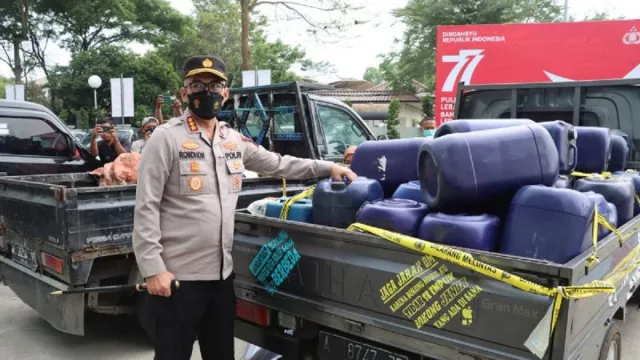 Polresta Tangerang Ringkus 4 Pelaku Penimbun BBM Pertalite - GenPI.co BANTEN