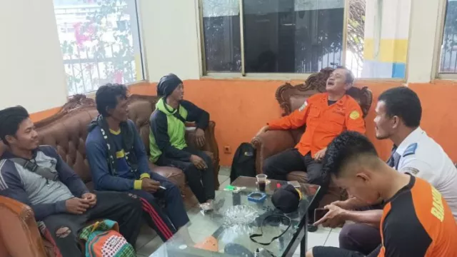 Diterjang Badai, 3 Nelayan Pandeglang Terdampar di Pulau Sangiang - GenPI.co BANTEN