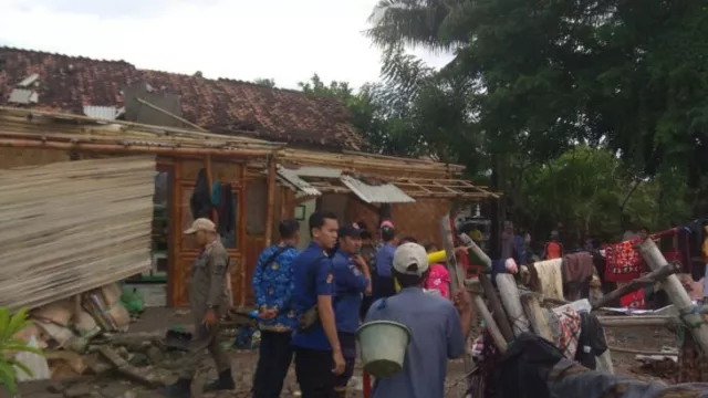 Diterjang Angin Puting Beliung, 69 Rumah Warga Tangerang Rusak - GenPI.co BANTEN