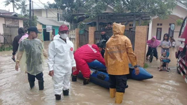 Tersengat Listrik saat Banjir, 3 Warga Tangerang Meninggal - GenPI.co BANTEN