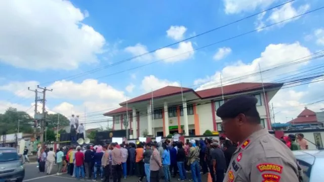 Kasus Mafia Tanah, FAMTU Desak Pengadilan Tinggi Banten Hukum Djoko Sukamtono - GenPI.co BANTEN