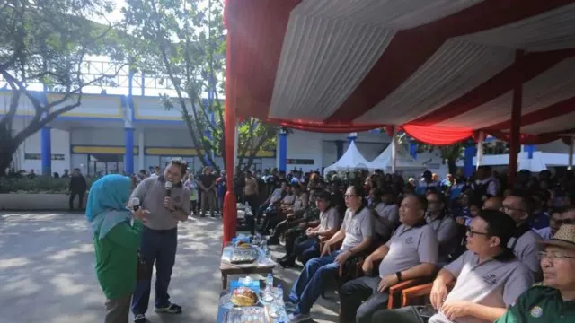 Wali Kota Tangerang Beri Hadiah Umrah Gratis ke Buruh - GenPI.co BANTEN