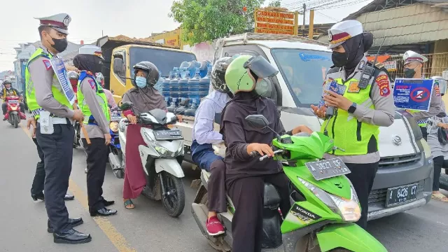Ditlantas Polda Banten Terapkan Tilang Manual Lagi Hari Ini - GenPI.co BANTEN