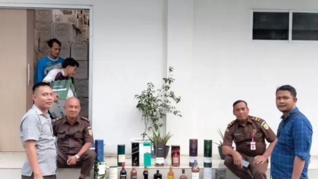 Kejari Limpahkan Kasus Penyelundupan 15 Ribu Miras Ilegal ke PN Tangerang - GenPI.co BANTEN