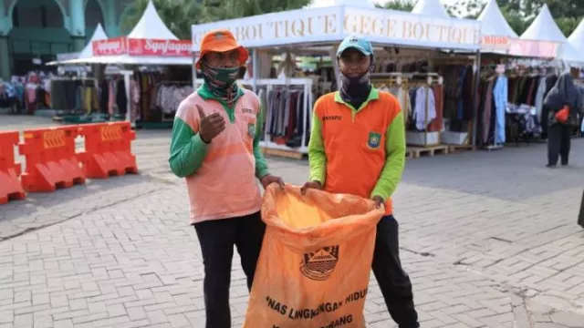 Pemkot Tangerang Kerahkan 50 Petugas Kebersihan Saat Festival Al-Azham - GenPI.co BANTEN