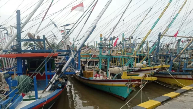 BMKG Minta Nelayan di Selat Sunda Waspada Gelombang 4 Meter - GenPI.co BANTEN