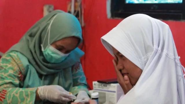 Dinkes Kota Tangerang Periksa Kesehatan 100 Siswi SMP - GenPI.co BANTEN