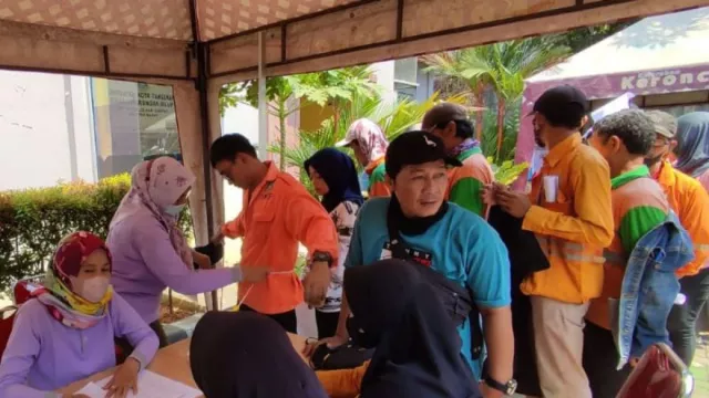 Kesehatan Petugas Kebersihan Hingga Pedagang di Kota Tangerang Diperiksa - GenPI.co BANTEN