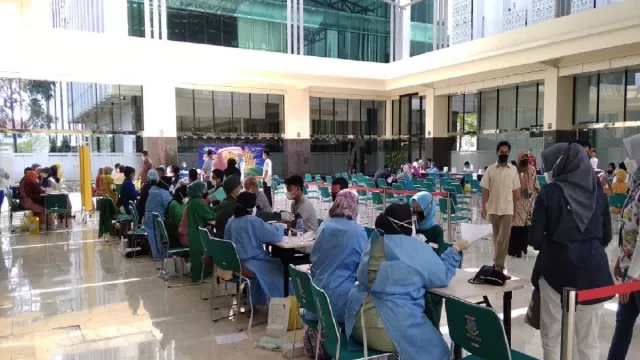 Jadwal Vaksin di Tiap Kecamatan, Warga Tangsel Wajib Catat - GenPI.co BANTEN