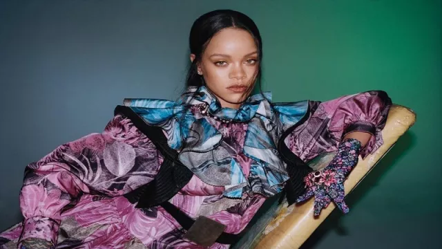 Baru Diluncurkan, Produk Skincare Rihanna Habis Terjual - GenPI.co